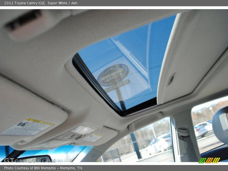 Super White / Ash 2011 Toyota Camry XLE
