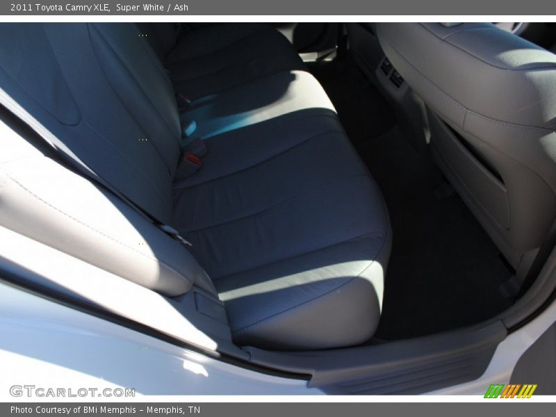 Super White / Ash 2011 Toyota Camry XLE