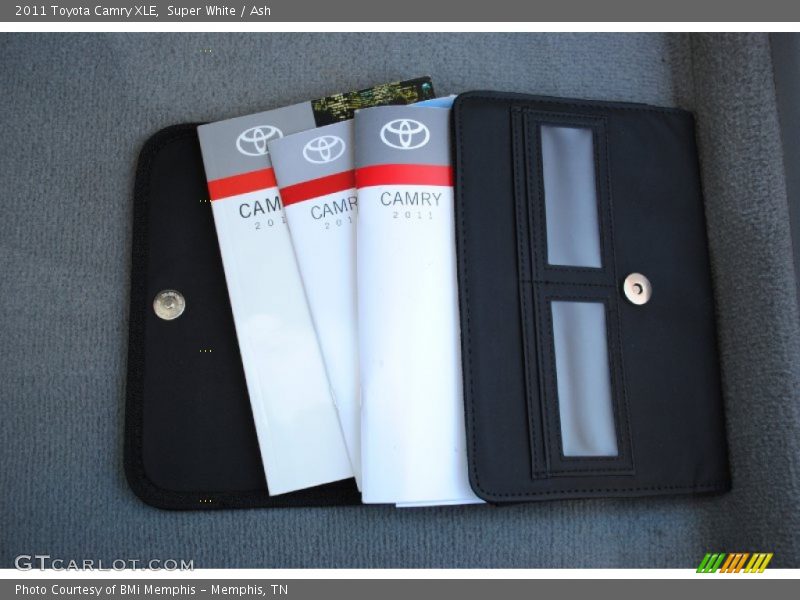 Super White / Ash 2011 Toyota Camry XLE