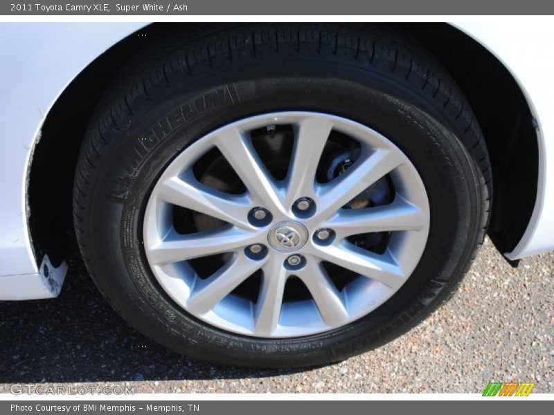 Super White / Ash 2011 Toyota Camry XLE