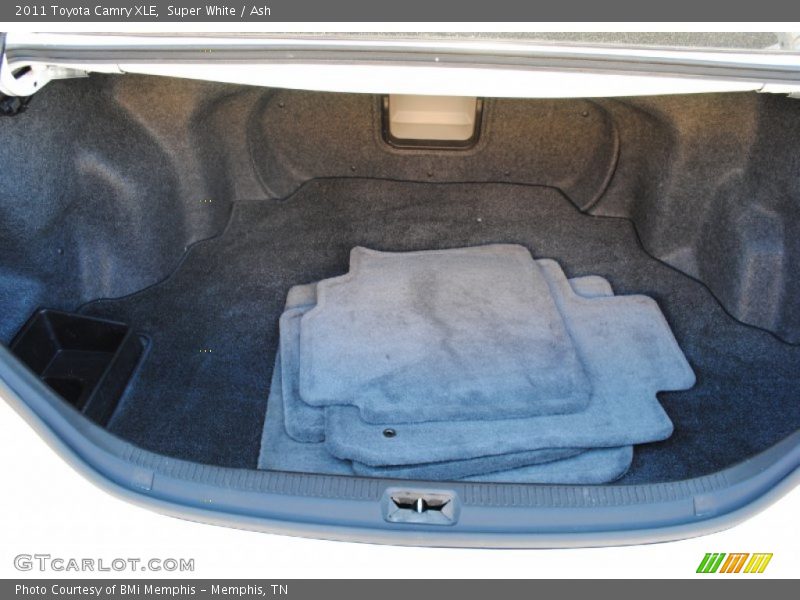 Super White / Ash 2011 Toyota Camry XLE