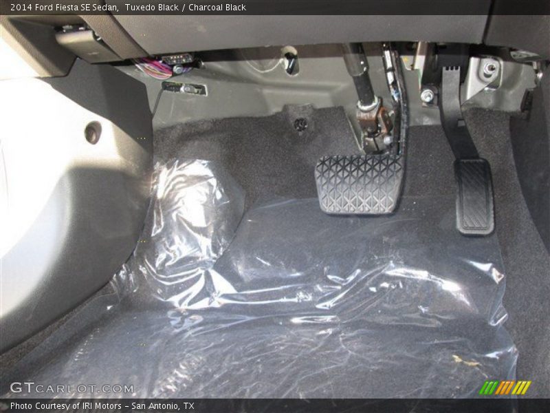 Tuxedo Black / Charcoal Black 2014 Ford Fiesta SE Sedan