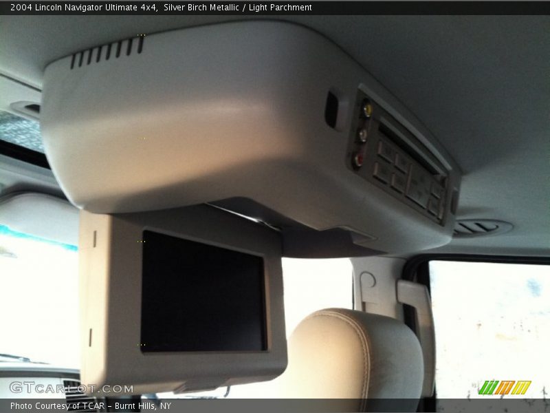 Silver Birch Metallic / Light Parchment 2004 Lincoln Navigator Ultimate 4x4