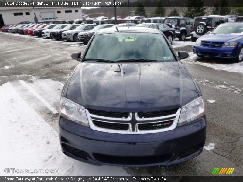 True Blue Pearl / Black/Light Frost Beige 2014 Dodge Avenger SE