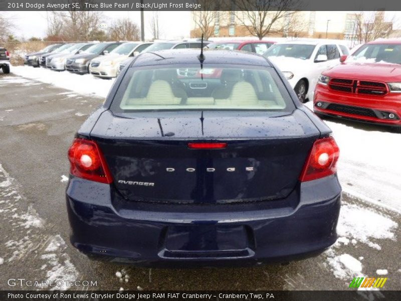 True Blue Pearl / Black/Light Frost Beige 2014 Dodge Avenger SE