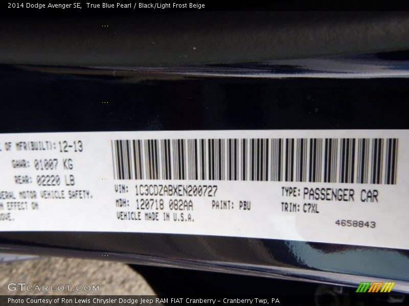 True Blue Pearl / Black/Light Frost Beige 2014 Dodge Avenger SE