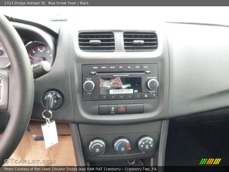 Blue Streak Pearl / Black 2014 Dodge Avenger SE