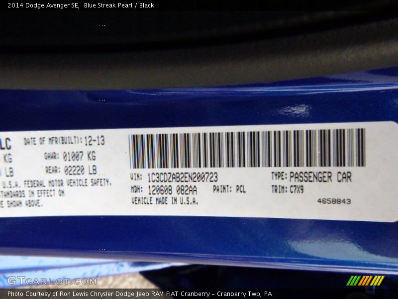 Blue Streak Pearl / Black 2014 Dodge Avenger SE