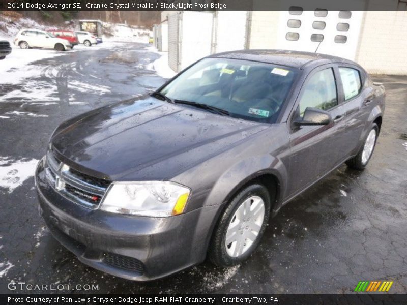 Front 3/4 View of 2014 Avenger SE