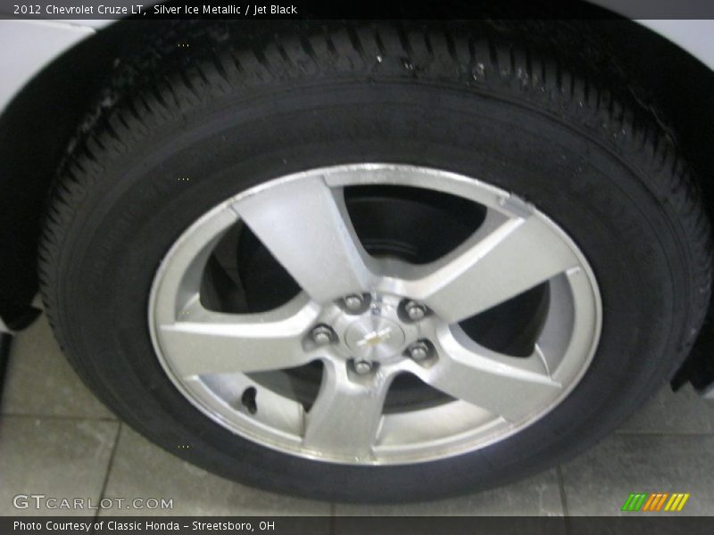 Silver Ice Metallic / Jet Black 2012 Chevrolet Cruze LT