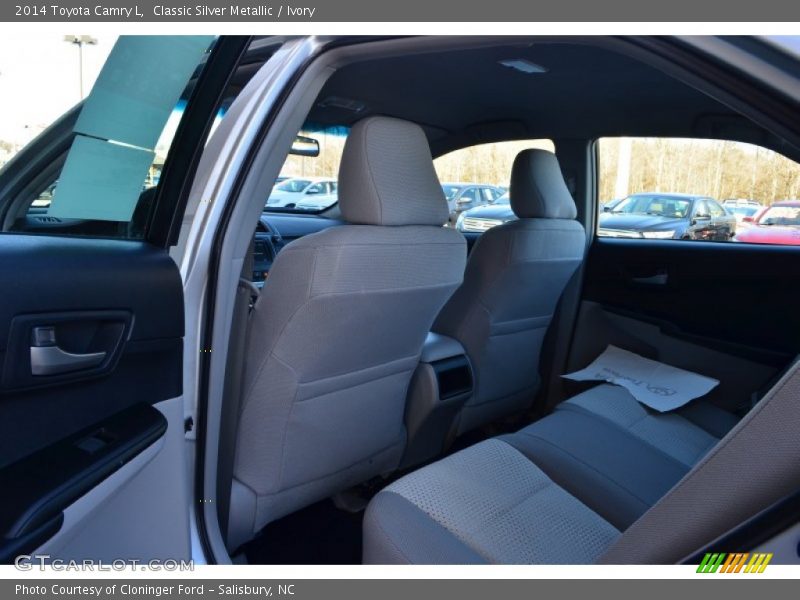 Classic Silver Metallic / Ivory 2014 Toyota Camry L
