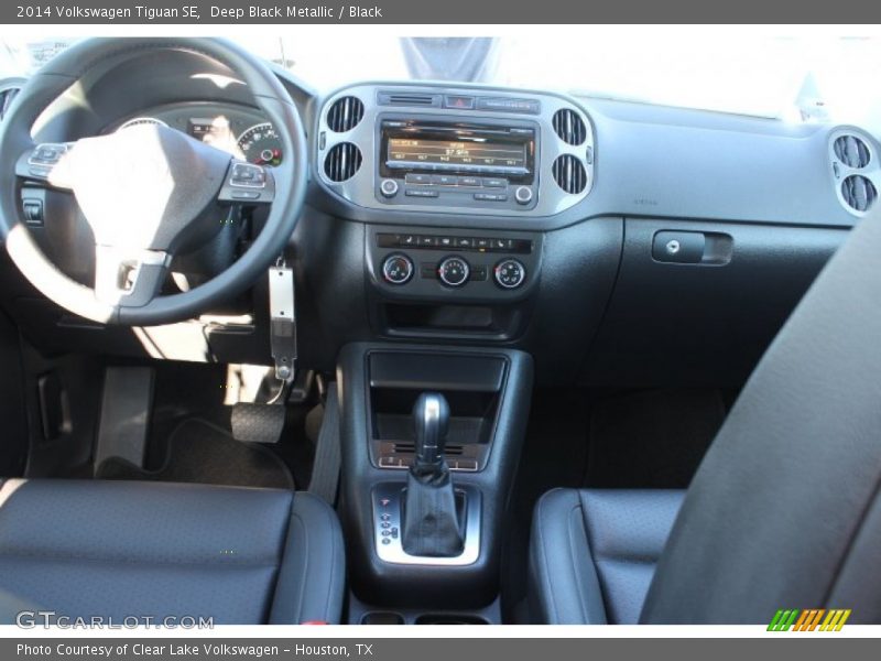 Deep Black Metallic / Black 2014 Volkswagen Tiguan SE