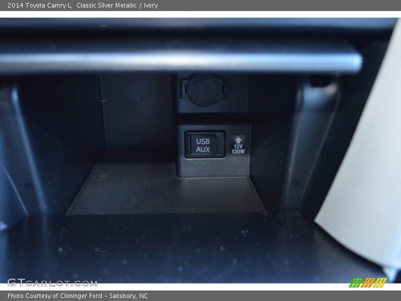 Classic Silver Metallic / Ivory 2014 Toyota Camry L