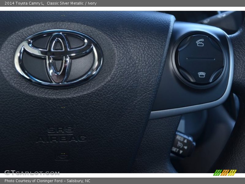 Classic Silver Metallic / Ivory 2014 Toyota Camry L