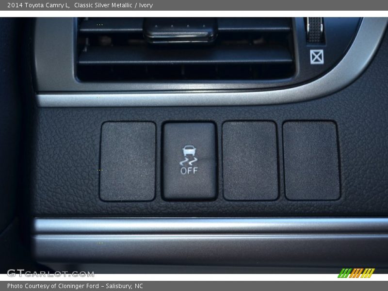 Classic Silver Metallic / Ivory 2014 Toyota Camry L