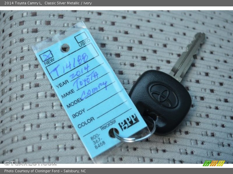 Classic Silver Metallic / Ivory 2014 Toyota Camry L