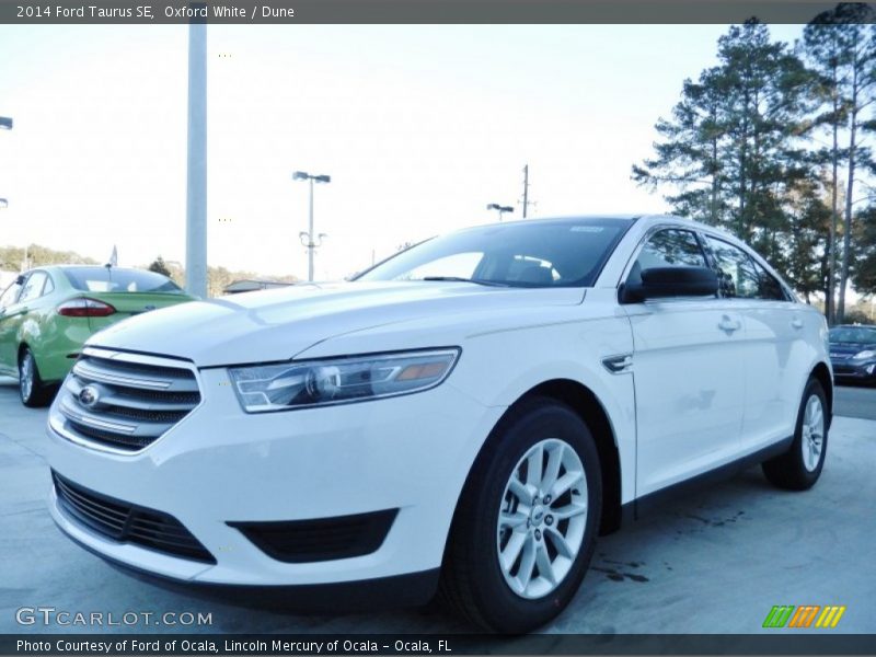 Oxford White / Dune 2014 Ford Taurus SE