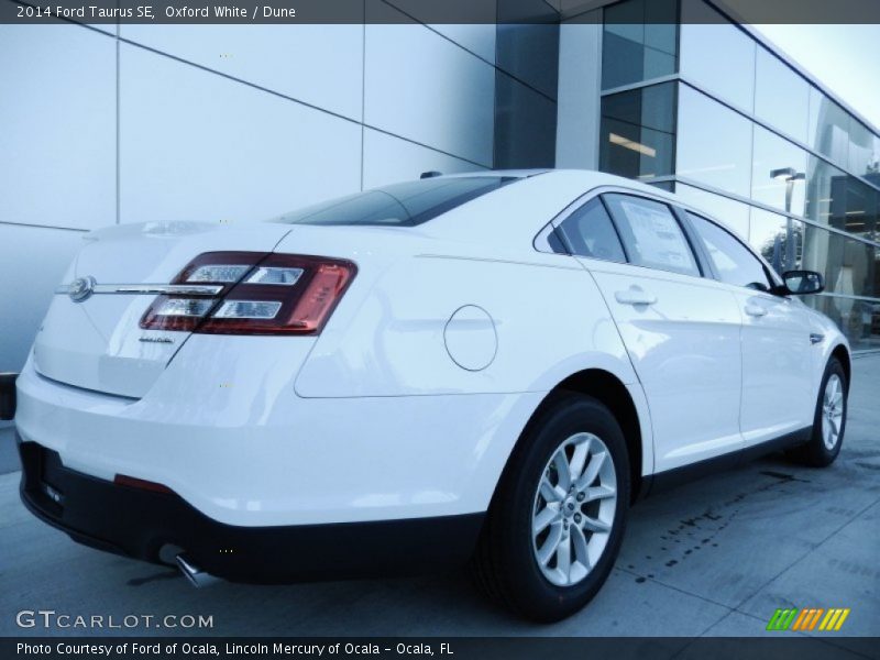 Oxford White / Dune 2014 Ford Taurus SE