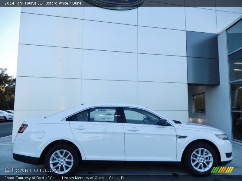 Oxford White / Dune 2014 Ford Taurus SE