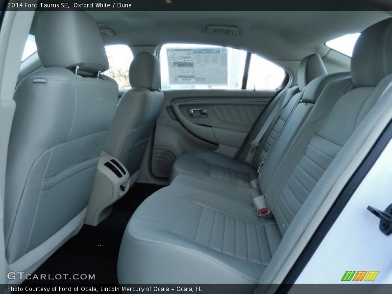 Oxford White / Dune 2014 Ford Taurus SE