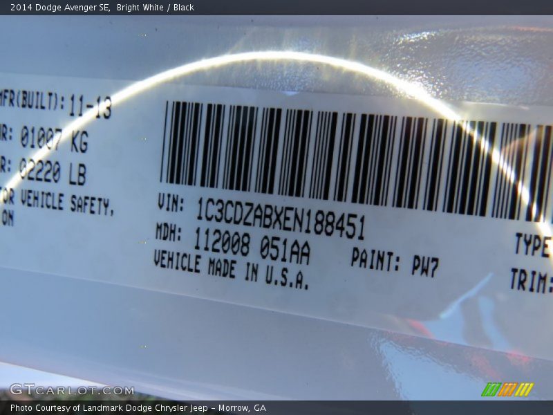 Bright White / Black 2014 Dodge Avenger SE