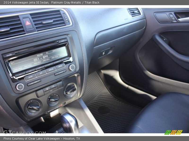 Platinum Gray Metallic / Titan Black 2014 Volkswagen Jetta SE Sedan