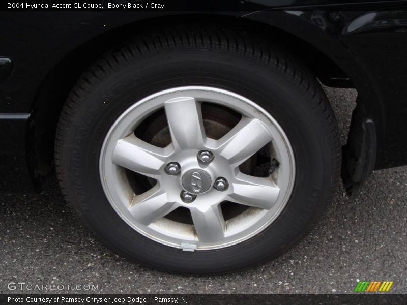 Ebony Black / Gray 2004 Hyundai Accent GL Coupe