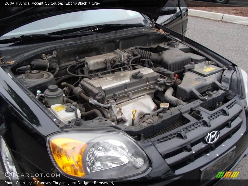 Ebony Black / Gray 2004 Hyundai Accent GL Coupe
