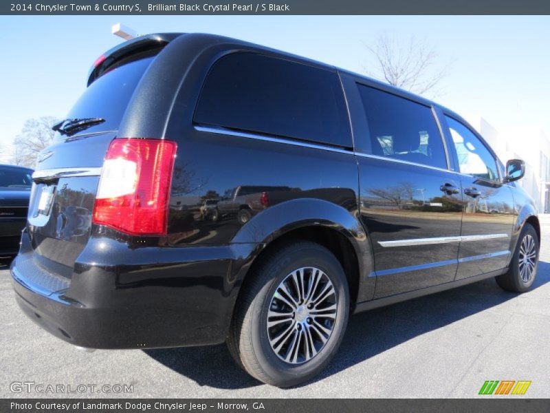 Brilliant Black Crystal Pearl / S Black 2014 Chrysler Town & Country S