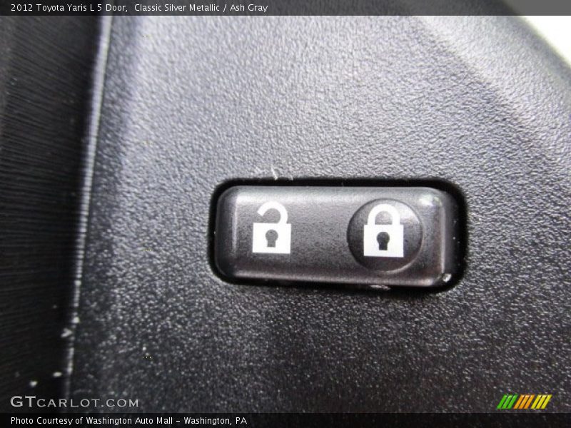 Classic Silver Metallic / Ash Gray 2012 Toyota Yaris L 5 Door