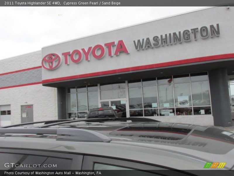 Cypress Green Pearl / Sand Beige 2011 Toyota Highlander SE 4WD