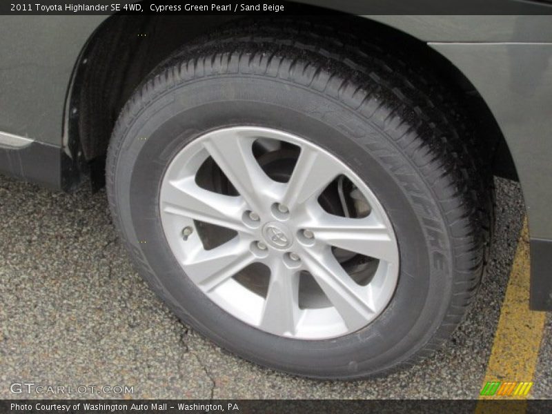 Cypress Green Pearl / Sand Beige 2011 Toyota Highlander SE 4WD