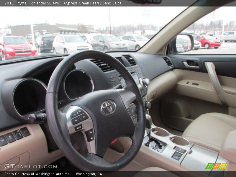 Cypress Green Pearl / Sand Beige 2011 Toyota Highlander SE 4WD