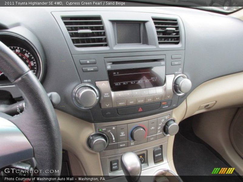 Cypress Green Pearl / Sand Beige 2011 Toyota Highlander SE 4WD