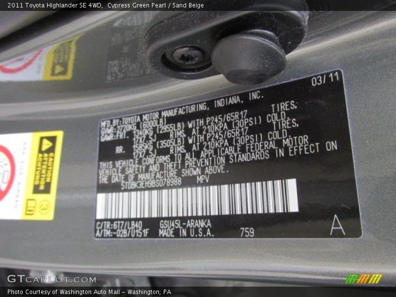 Cypress Green Pearl / Sand Beige 2011 Toyota Highlander SE 4WD