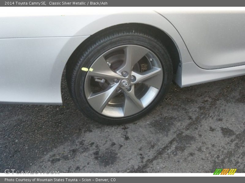 Classic Silver Metallic / Black/Ash 2014 Toyota Camry SE