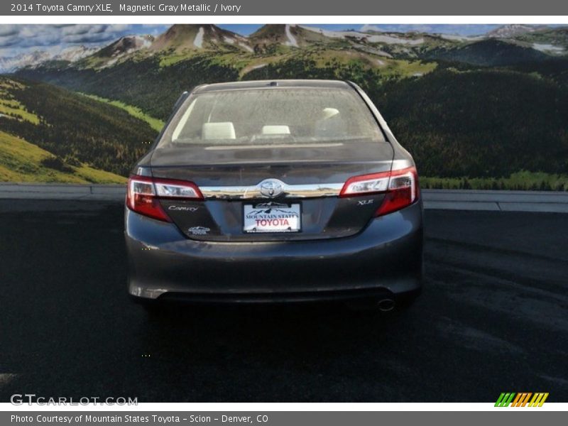 Magnetic Gray Metallic / Ivory 2014 Toyota Camry XLE