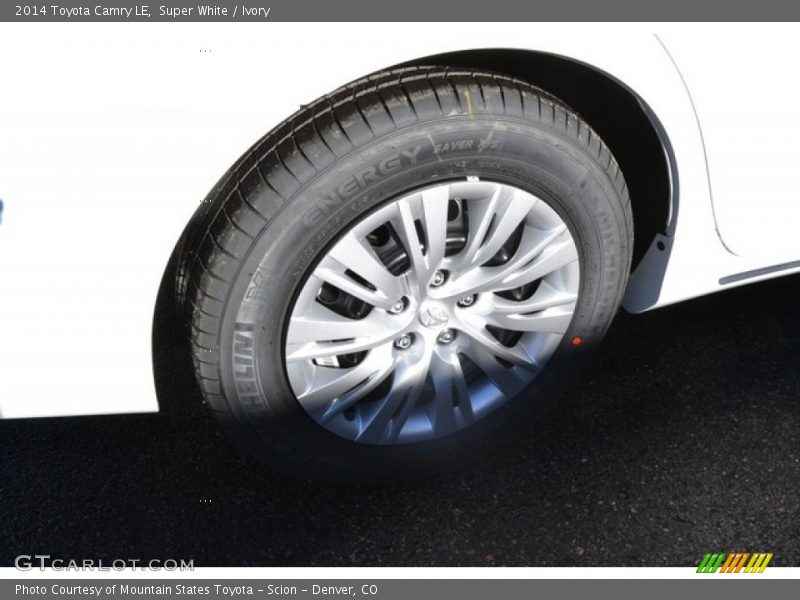 Super White / Ivory 2014 Toyota Camry LE
