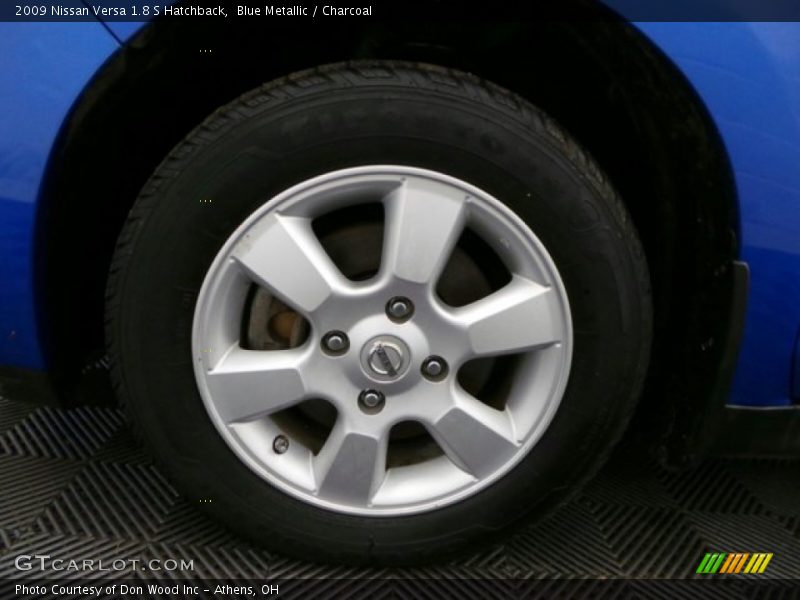 Blue Metallic / Charcoal 2009 Nissan Versa 1.8 S Hatchback