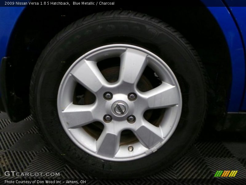 Blue Metallic / Charcoal 2009 Nissan Versa 1.8 S Hatchback