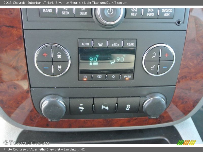 Silver Ice Metallic / Light Titanium/Dark Titanium 2013 Chevrolet Suburban LT 4x4