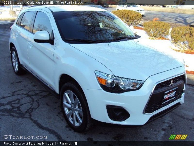 White Pearl / Black 2013 Mitsubishi Outlander Sport ES
