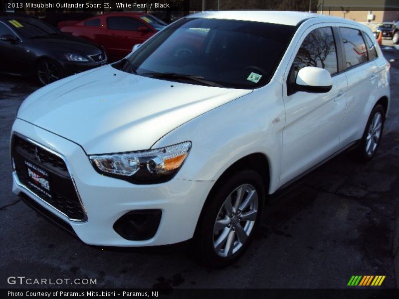 White Pearl / Black 2013 Mitsubishi Outlander Sport ES