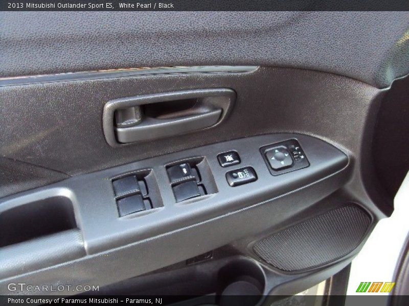 White Pearl / Black 2013 Mitsubishi Outlander Sport ES
