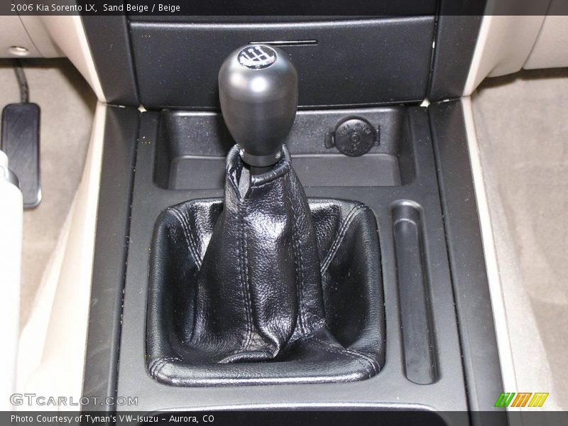 Sand Beige / Beige 2006 Kia Sorento LX