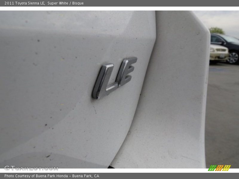 Super White / Bisque 2011 Toyota Sienna LE