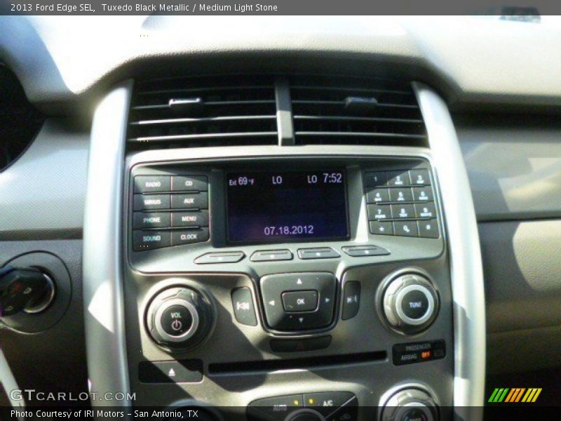 Tuxedo Black Metallic / Medium Light Stone 2013 Ford Edge SEL
