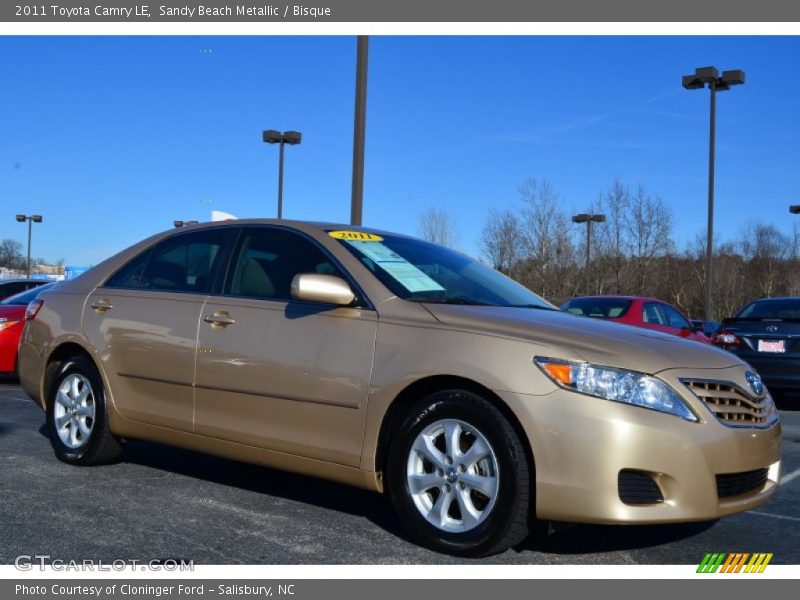 Front 3/4 View of 2011 Camry LE