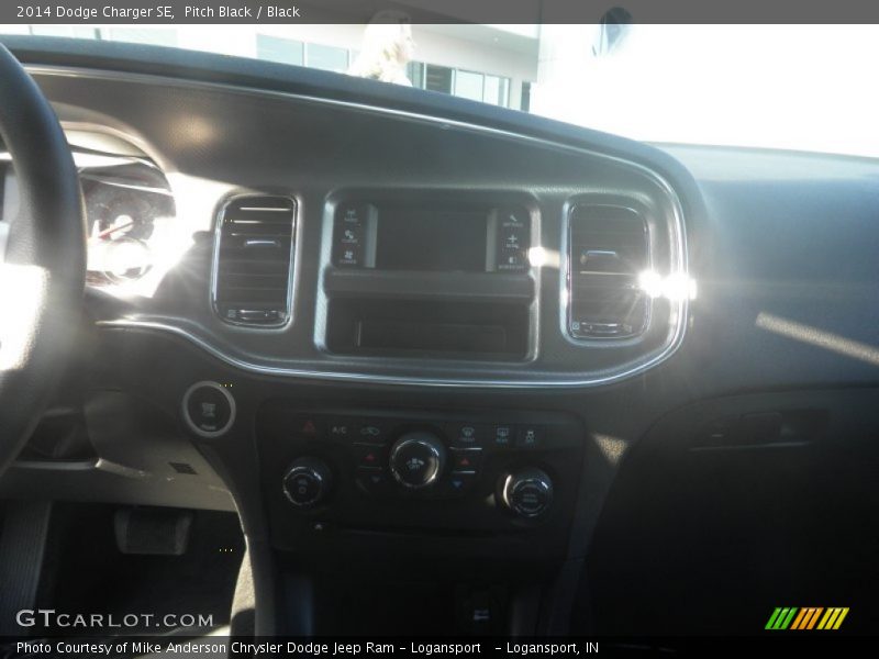 Pitch Black / Black 2014 Dodge Charger SE