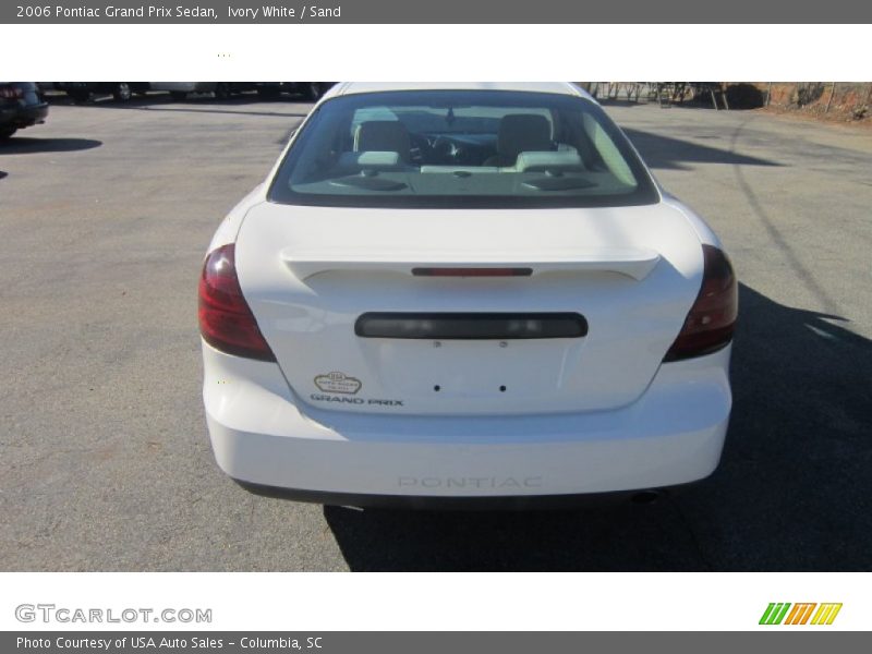 Ivory White / Sand 2006 Pontiac Grand Prix Sedan